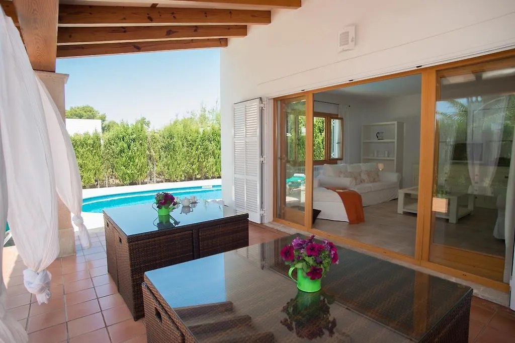 Cova Blanca Villa Cala D´Or 0*,
